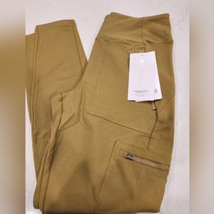 Athleta Headlands Hybrid Cargo tight, size 6